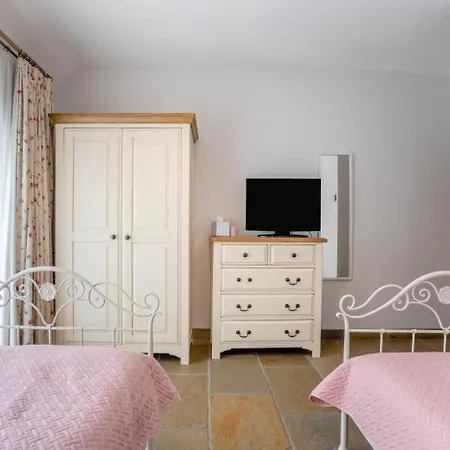 2 Bed In Oc-b30354 Dom wakacyjny