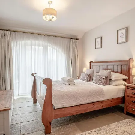 2 Bed In Crakehall Oc-B30354 Holiday home *