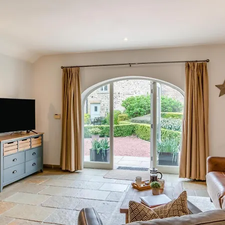 2 Bed In Crakehall Oc-B30354 Holiday home