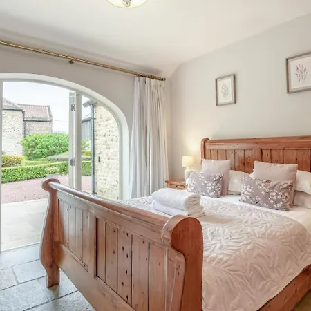 2 Bed In Crakehall Oc-B30354 Holiday home *