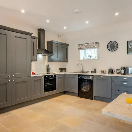 Holiday home 2 Bed In Crakehall Oc-B30354 *