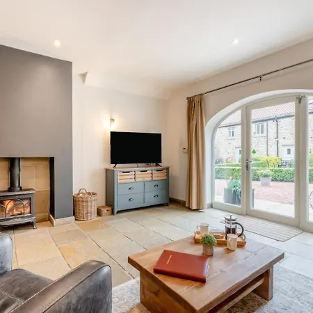 2 Bed In Crakehall Oc-B30354 Holiday home *