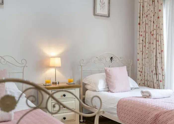 2 Bed In Oc-b30354 *